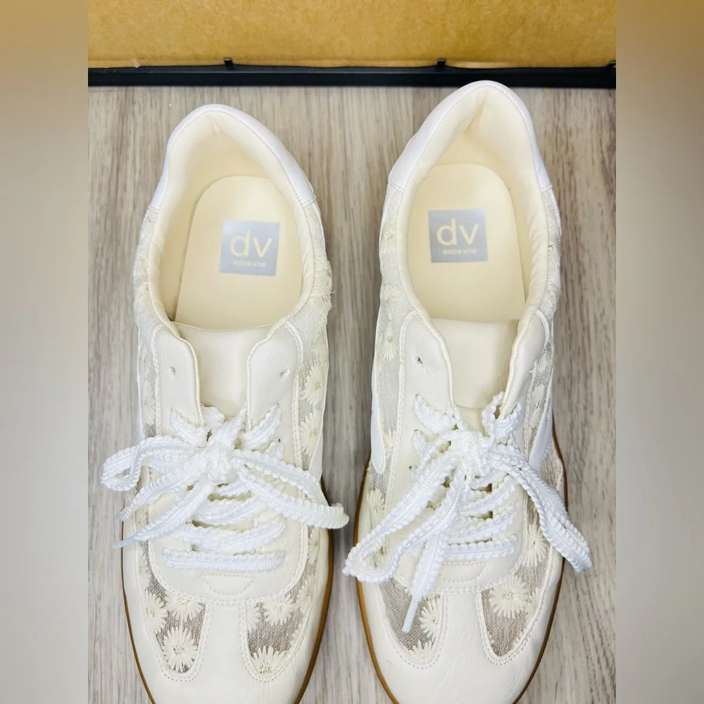 DV By Dolce Vita Voyage Ivory Lace Lace-Up Sneakers Sz 10